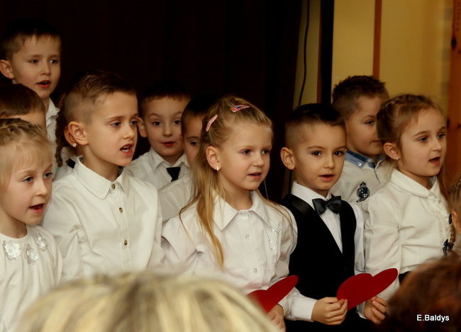 Przedszkolaki z Garzyna dla babci i dziadka (zdjęcia)
