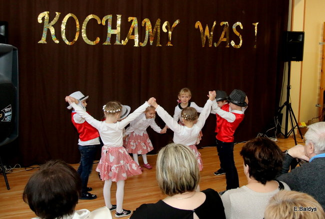 Przedszkolaki z Garzyna dla babci i dziadka (zdjęcia)