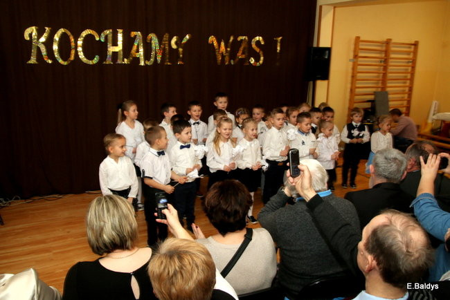 Przedszkolaki z Garzyna dla babci i dziadka (zdjęcia)