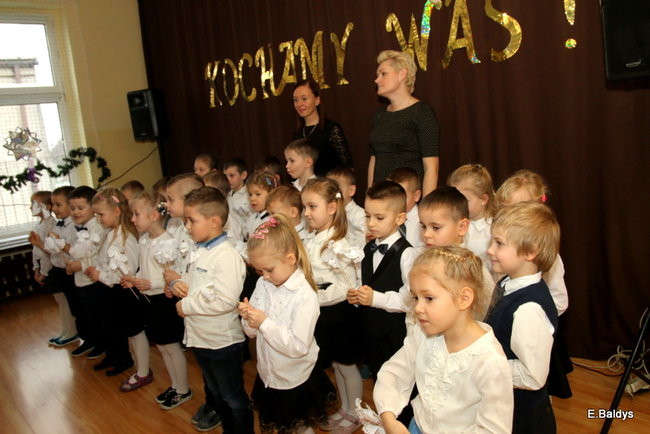 Przedszkolaki z Garzyna dla babci i dziadka (zdjęcia)