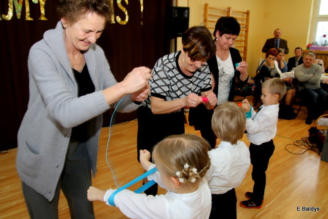 Przedszkolaki z Garzyna dla babci i dziadka (zdjęcia)