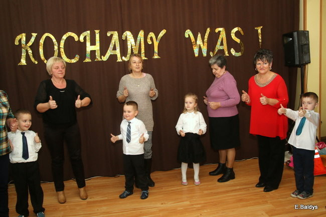 Przedszkolaki z Garzyna dla babci i dziadka (zdjęcia)