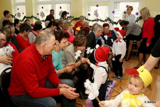 Przedszkolaki z Garzyna dla babci i dziadka (zdjęcia)