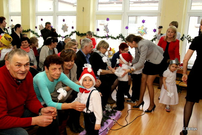 Przedszkolaki z Garzyna dla babci i dziadka (zdjęcia)