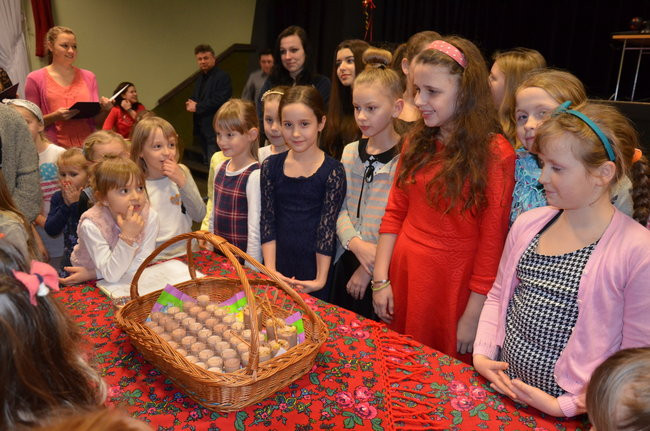 Dzieci wypiły miksturę i dostały batem (zdjęcia)