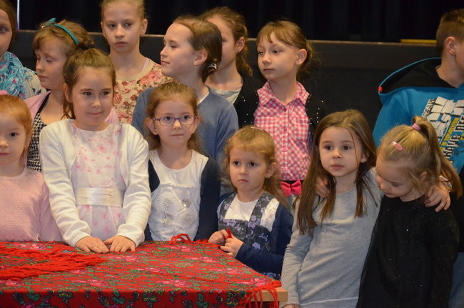 Dzieci wypiły miksturę i dostały batem (zdjęcia)