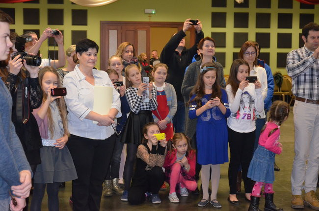 Dzieci wypiły miksturę i dostały batem (zdjęcia)