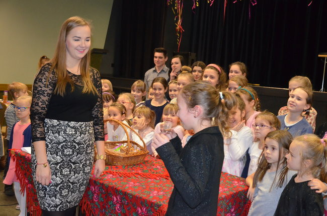 Dzieci wypiły miksturę i dostały batem (zdjęcia)