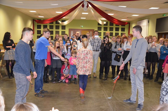 Dzieci wypiły miksturę i dostały batem (zdjęcia)