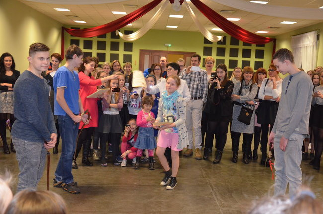 Dzieci wypiły miksturę i dostały batem (zdjęcia)