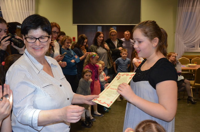 Dzieci wypiły miksturę i dostały batem (zdjęcia)