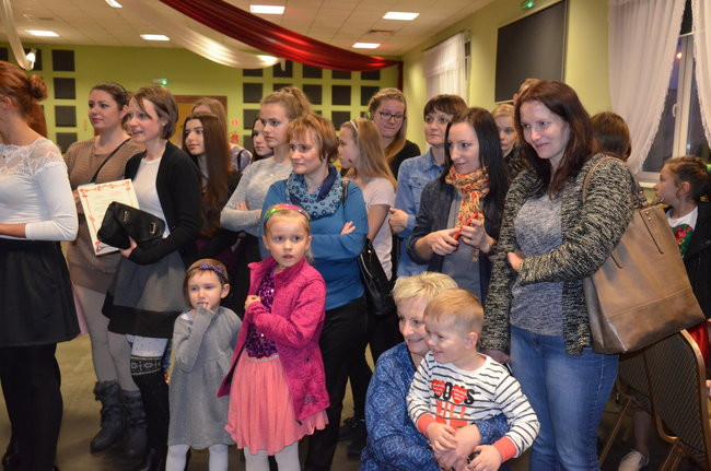 Dzieci wypiły miksturę i dostały batem (zdjęcia)