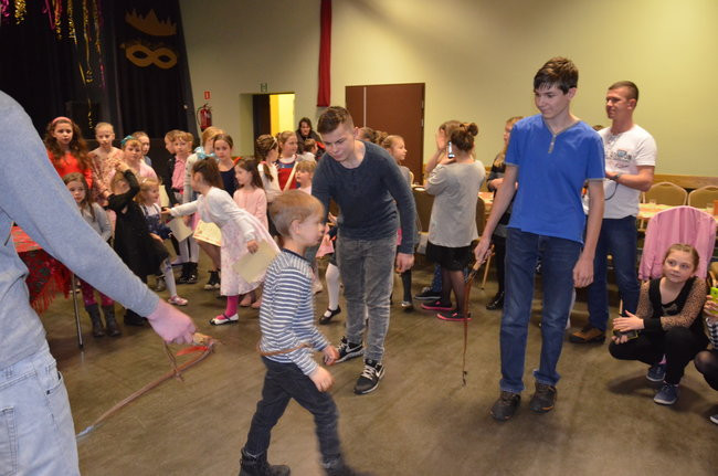 Dzieci wypiły miksturę i dostały batem (zdjęcia)