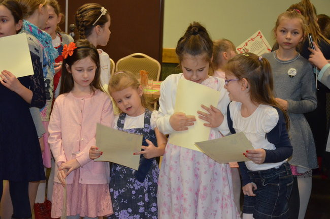 Dzieci wypiły miksturę i dostały batem (zdjęcia)