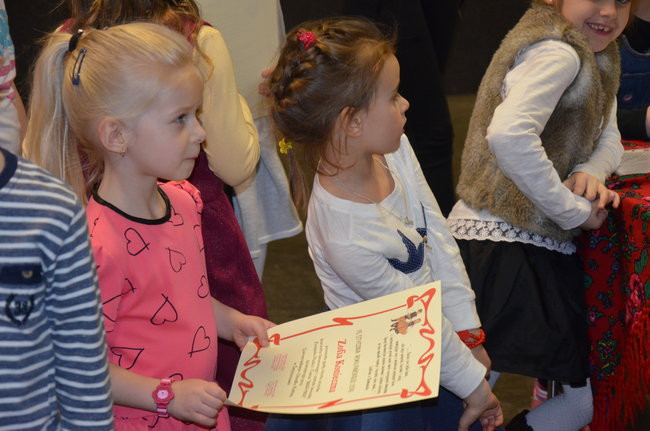 Dzieci wypiły miksturę i dostały batem (zdjęcia)