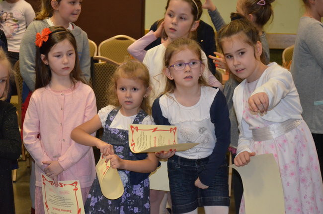 Dzieci wypiły miksturę i dostały batem (zdjęcia)