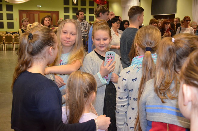 Dzieci wypiły miksturę i dostały batem (zdjęcia)