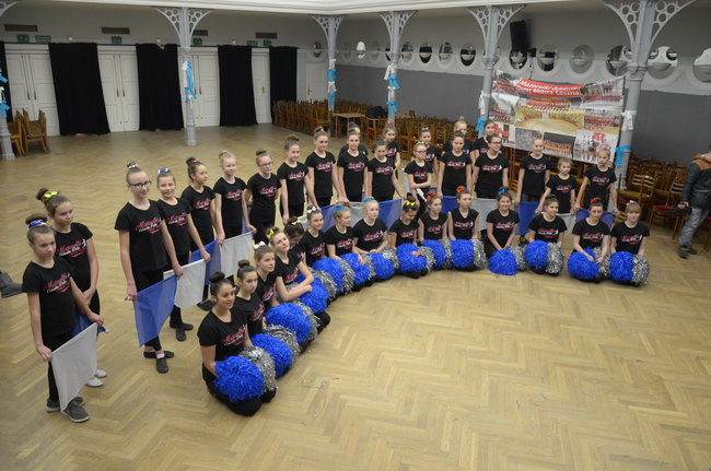 Mażoretki z żużlowego toru (zdjecia)