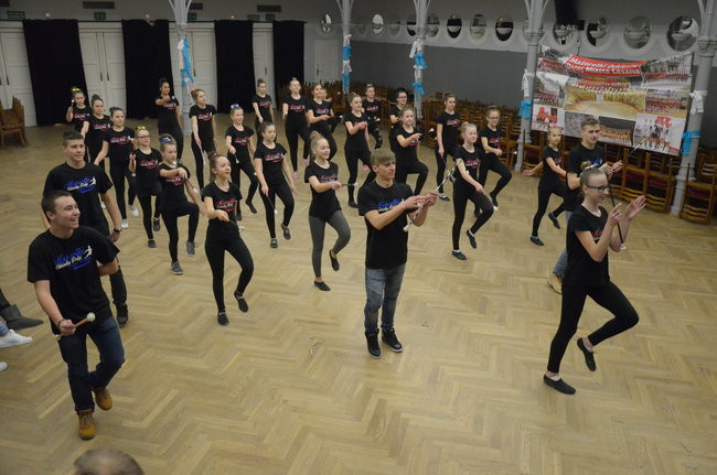 Mażoretki z żużlowego toru (zdjecia)