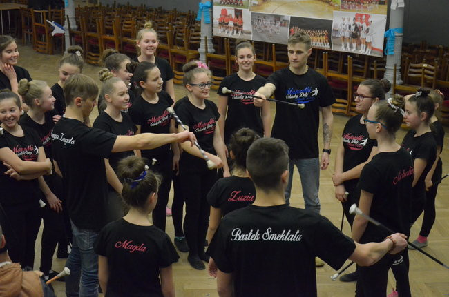 Mażoretki z żużlowego toru (zdjecia)