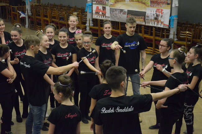 Mażoretki z żużlowego toru (zdjecia)