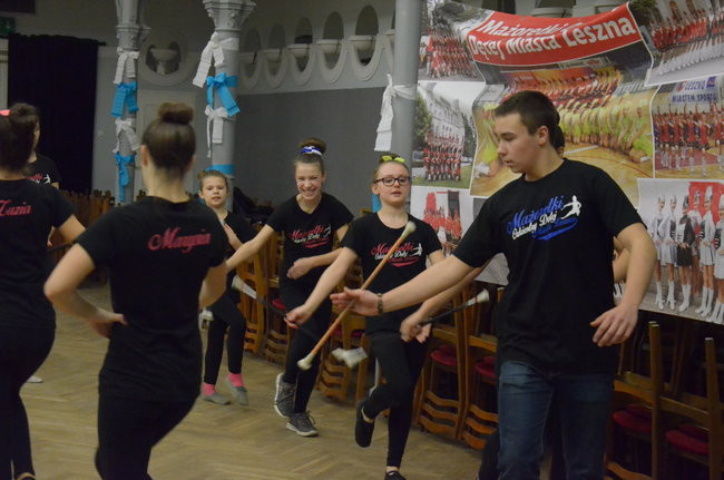 Mażoretki z żużlowego toru (zdjecia)