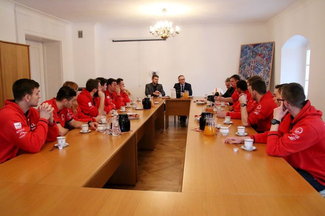 Koszykarze na miłej rozmowie u prezydenta (zdjęcia)