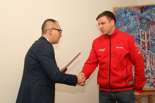 Koszykarze na miłej rozmowie u prezydenta (zdjęcia)