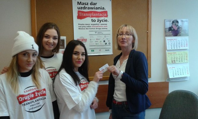 Młodzież promuje przeszczepy (kilka zdjęć)