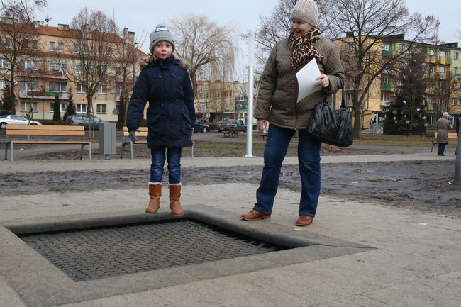 Nowy plac zabaw przyciąga maluchy (zdjęcia)