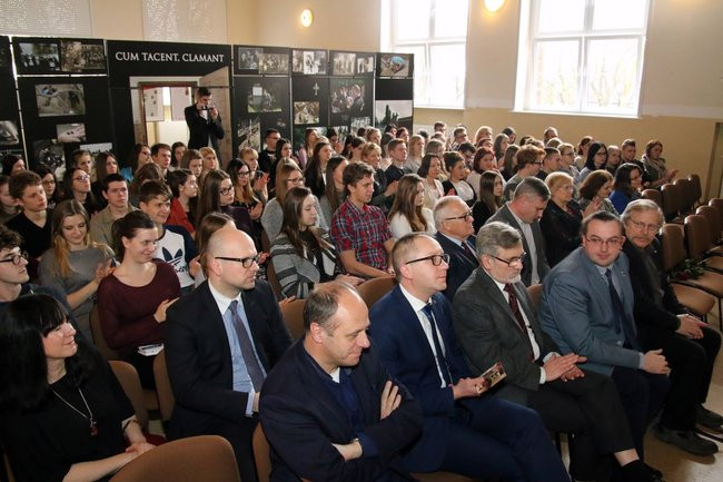 Przejmująca wystawa w I LO (zdjęcia)