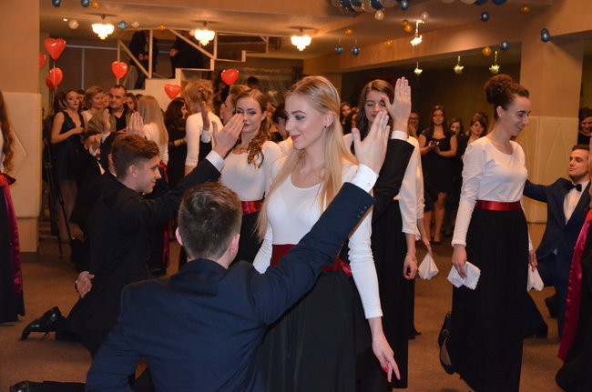 Jedynka balowała w Finezji (zdjęcia)