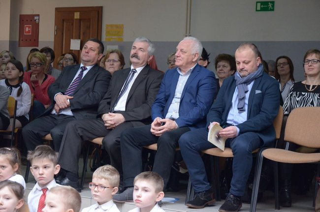 Święto patrona w szkole w Kąkolewie (zdjęcia)