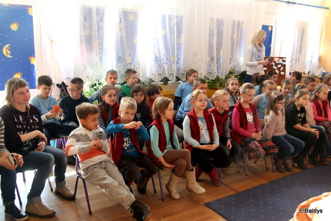 Przedszkolaki wystąpiły przed uczniami SP 7 i 13 (zdjęcia)