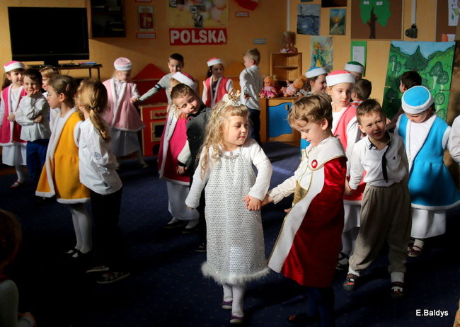 Przedszkolaki wystąpiły przed uczniami SP 7 i 13 (zdjęcia)