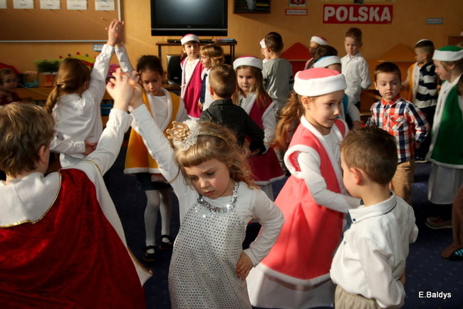 Przedszkolaki wystąpiły przed uczniami SP 7 i 13 (zdjęcia)