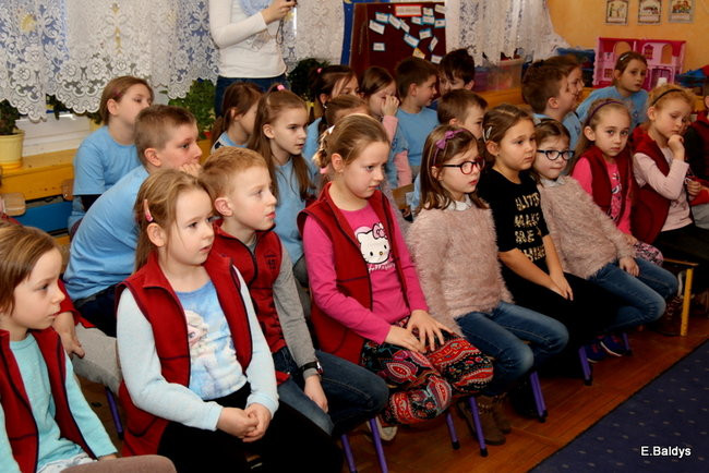 Przedszkolaki wystąpiły przed uczniami SP 7 i 13 (zdjęcia)
