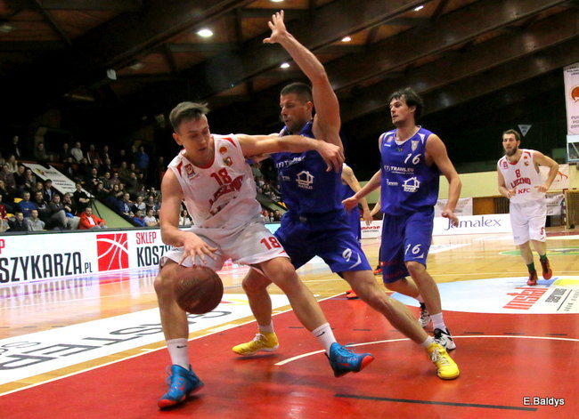 Pękła setka w Trapezie (zdjęcia)