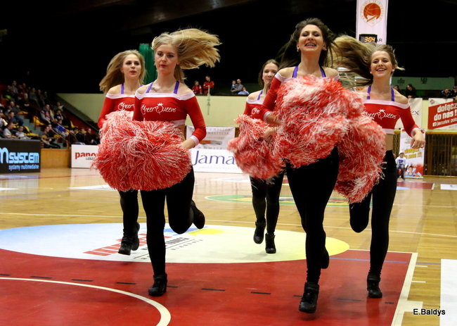 Pękła setka w Trapezie (zdjęcia)