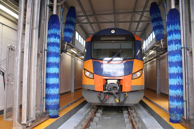 Najnowocześniejsza myjnia pociągów jest w Lesznie (zdjęcia)