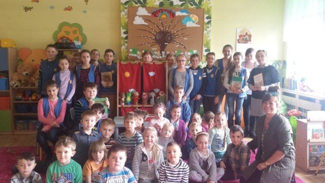 Uczniowie i rodzice czytają dzieciom. Codziennie (zdjęcia)