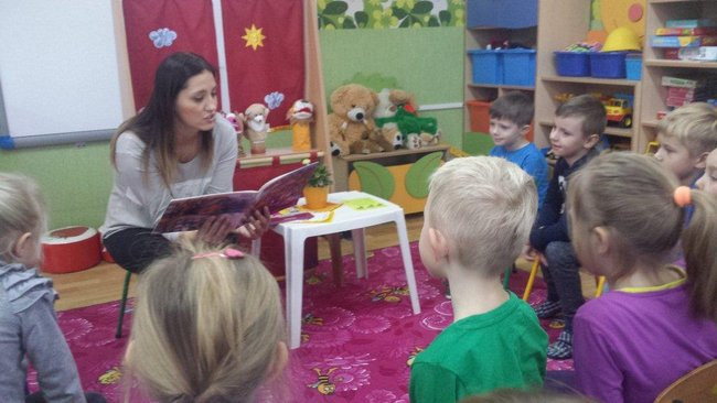 Uczniowie i rodzice czytają dzieciom. Codziennie (zdjęcia)