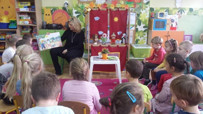 Uczniowie i rodzice czytają dzieciom. Codziennie (zdjęcia)