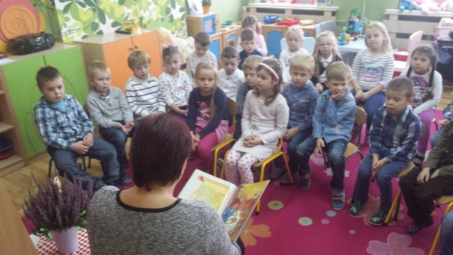 Uczniowie i rodzice czytają dzieciom. Codziennie (zdjęcia)