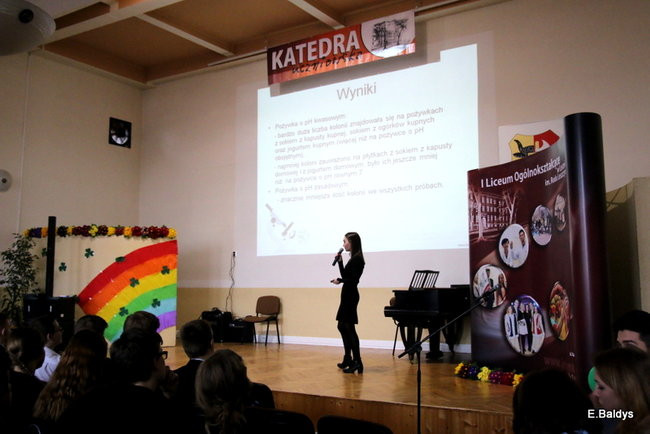 Uczniowie na katedrze (zdjęcia)