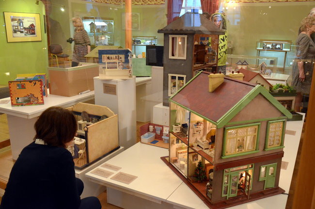 Lalki zapraszają do swoich domków (zdjęcia)