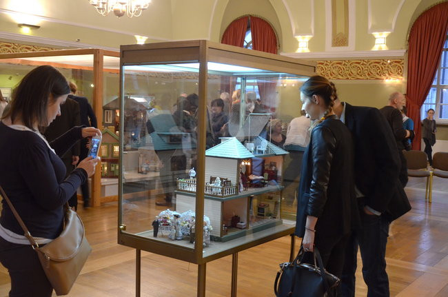 Lalki zapraszają do swoich domków (zdjęcia)