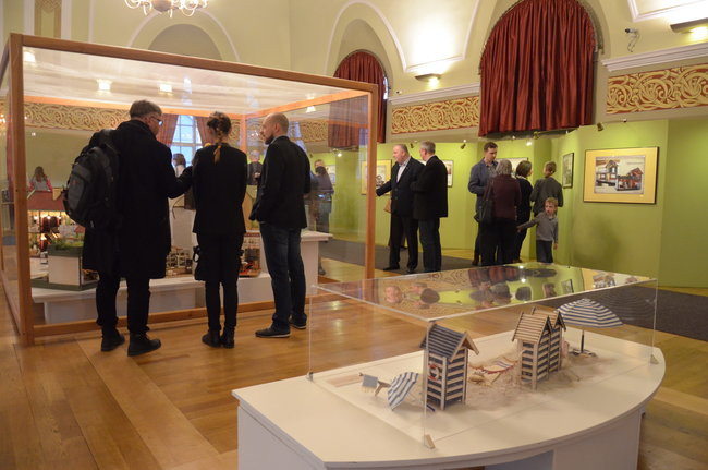 Lalki zapraszają do swoich domków (zdjęcia)