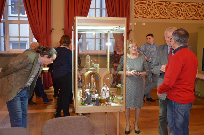 Lalki zapraszają do swoich domków (zdjęcia)