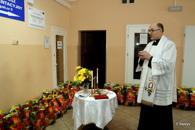 Święconki dotarły do samotnych (zdjęcia)